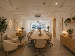Handelsgelijkvloers met uitstekende visibiliteit, gelegen in de Smedenstraat, op wandelafstand van ’t Zand. Dit commercieel pand is ideaal voor gebruik als kantoor, nagelstudio, kapsalon of boetiek. Totale grondoppervlakte: 86 m², waarvan circa 60 m² effectieve handelsruimte. Achteraan bevinden zich nog een bureau, kitchenette, toilet en berging.
Gelegen op een strategische en uiterst commerciële toplocatie in het hart van de stad, met een vlotte bereikbaarheid. Geen domicilie mogelijk. Geen winkel voor voeding. De ingerichte (gemeubelde) foto's zijn visualisaties. Onmiddellijk beschikbaar.
