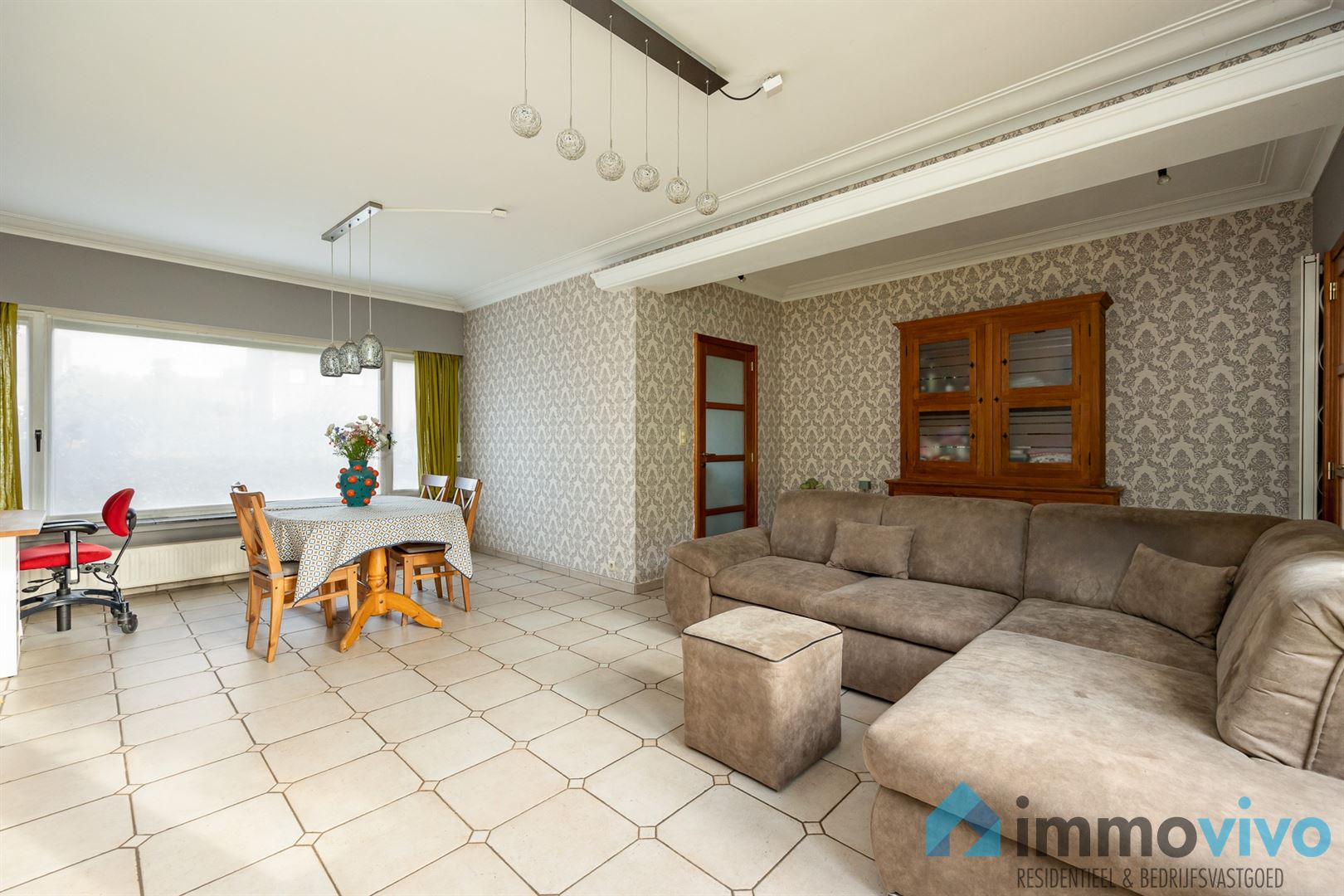 Charmante gezinswoning met zonnige tuin en garage in Hove. - foto 5