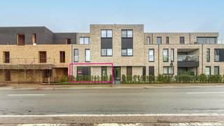 Dit instapklare, zeer recent gebouwde gelijkvloers appartement uit 2023 is gelegen op een uitstekende locatie net buiten het centrum van Heusden...