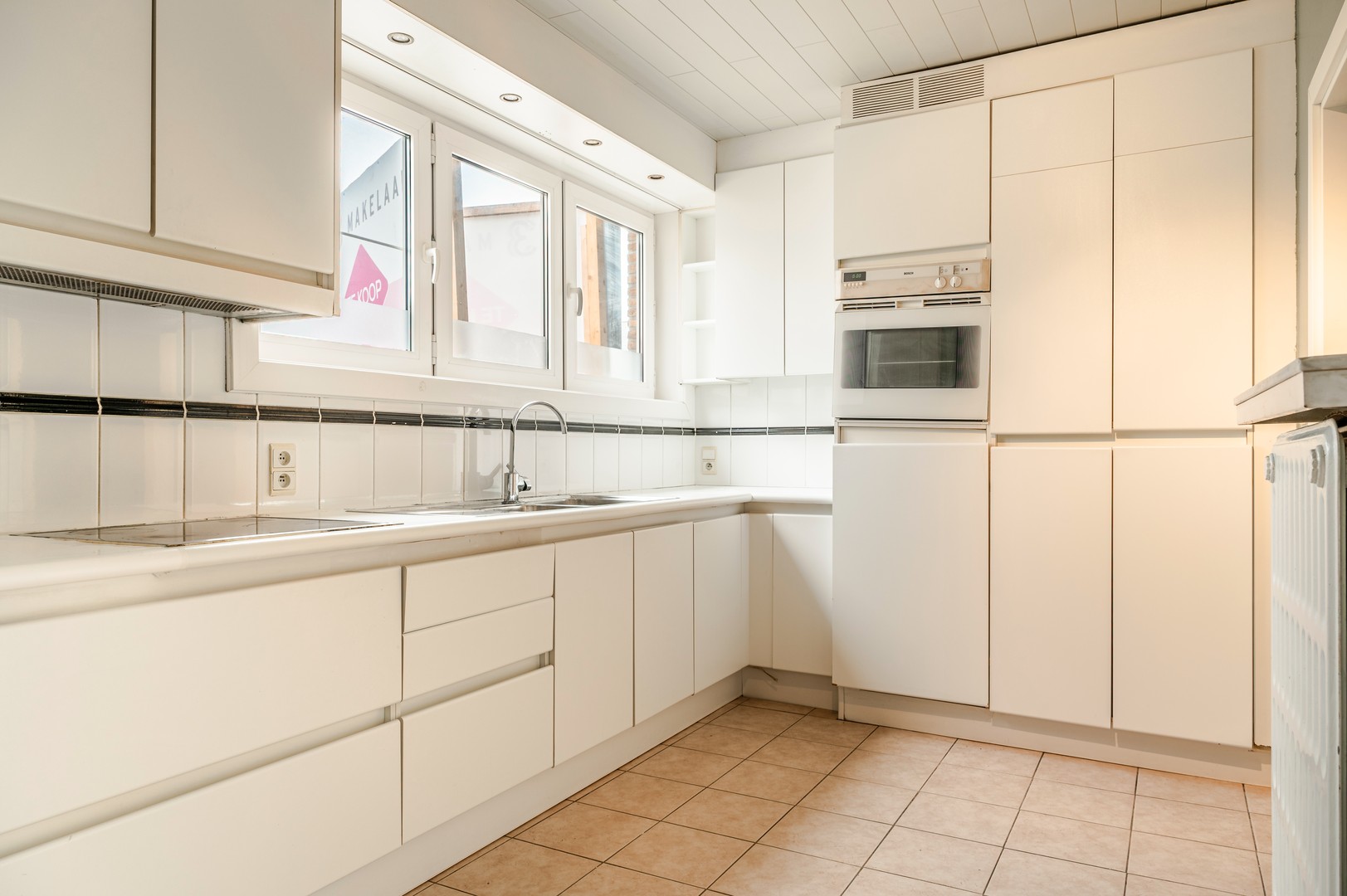 Lichtrijk renovatieappartement - photo 4