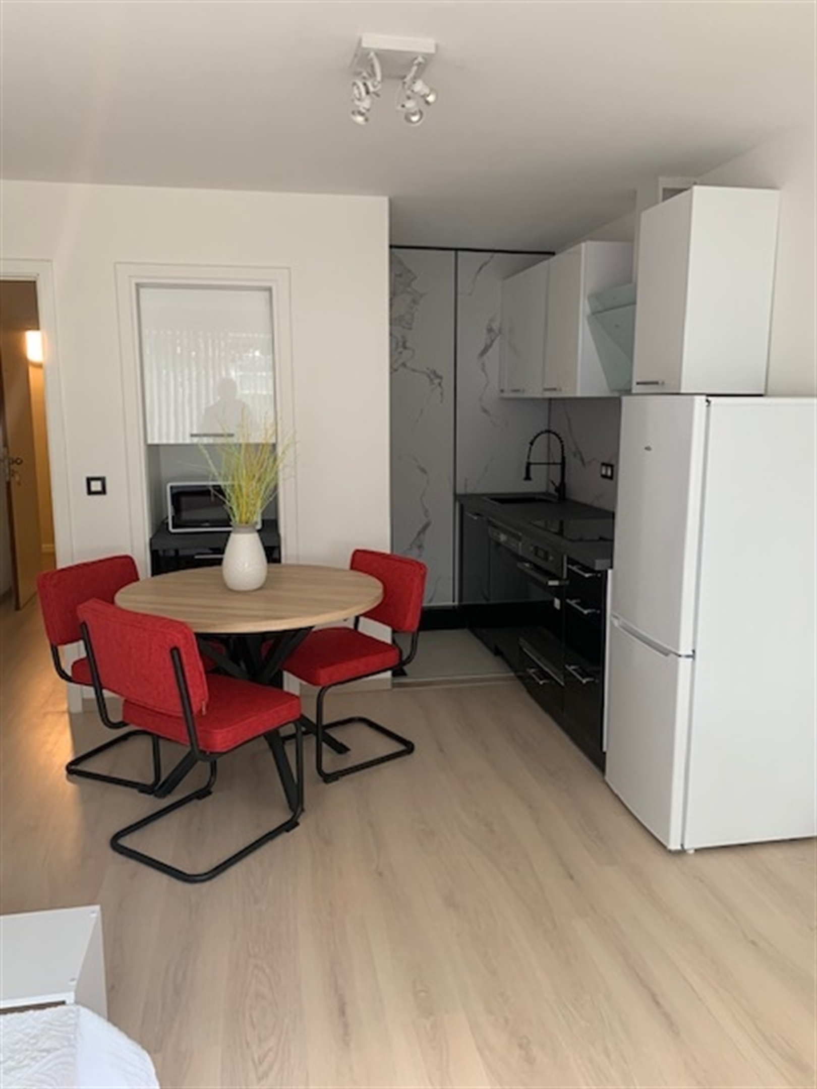 Gerenoveerde studio met alle comfort op toplocatie. - foto 5