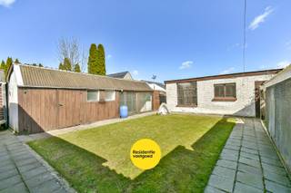 Op zoek naar een woning die u volledig naar eigen smaak kan omvormen? Deze halfopen bebouwing biedt een mooie kans.De woning is gelegen op een...