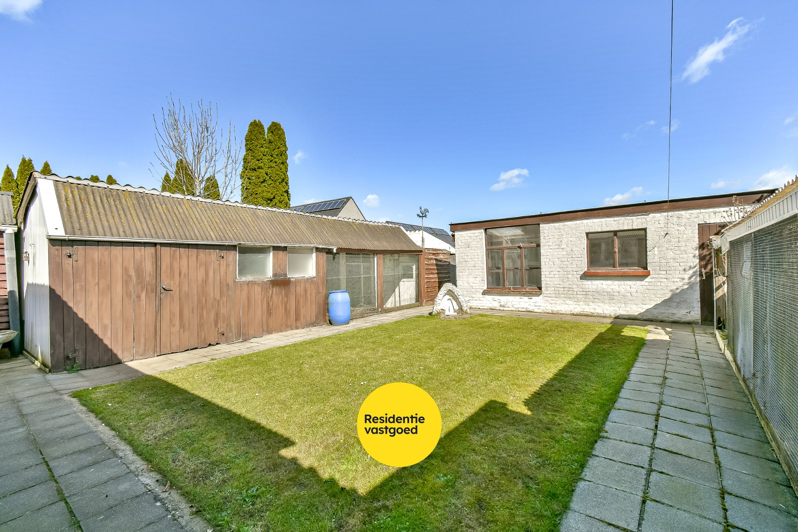 Te renoveren halfopen bebouwing met tuin en groot potentieel - foto 3