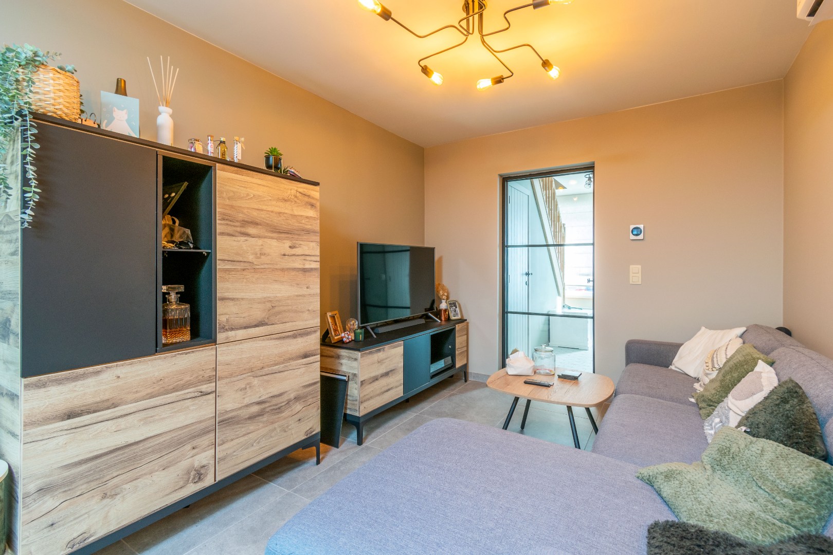 GERENOVEERDE WONING MET 2 SLP + BUREAU & TUIN! - foto 5