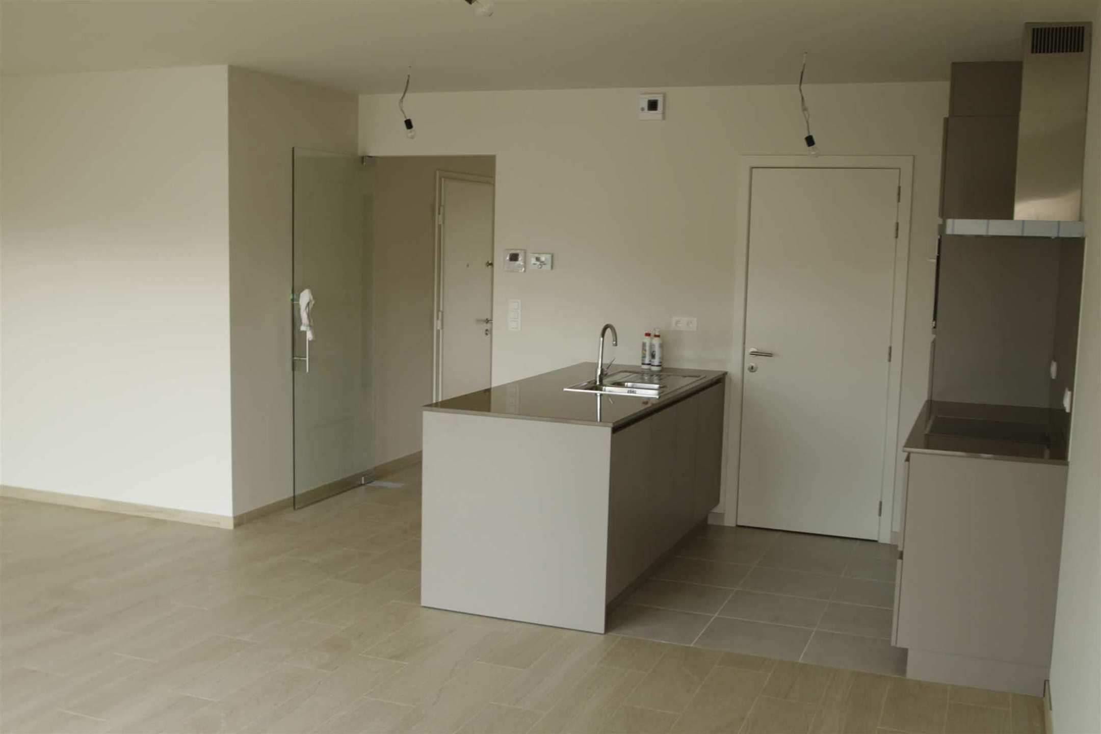 Luxueus afgewerkt appartement met 2 slaapkamers en terras aan het station - foto 5