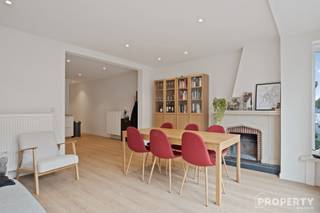 This move-in ready apartment in Kortrijk offers living with style, comfort and practical space distribution. The 70 m² usable area combines a...