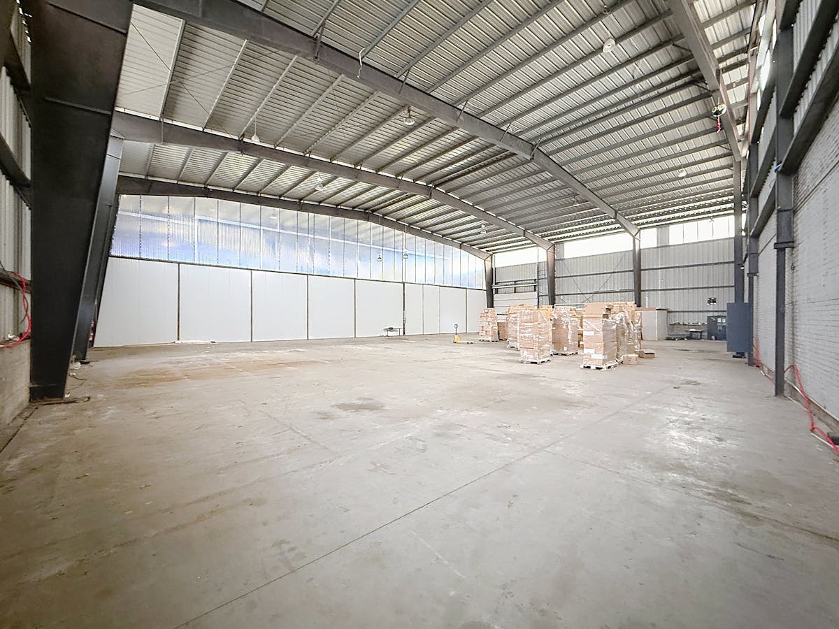 Magazijn (ca. 910 m²) te huur in Gent - foto 4