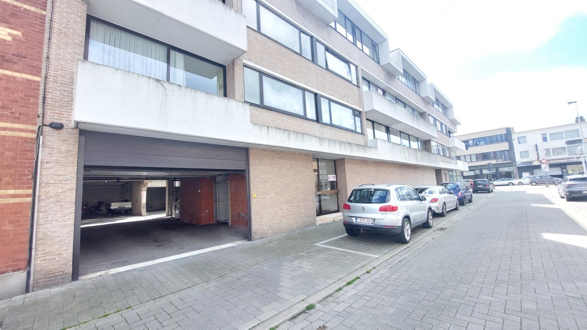 Parkeerplaats te koop Oostende op binnenkoer van een gebouw - photo 1