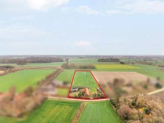 Idéalement située au calme et à la campagne, cette villa à construire avec dépendance est située sur un terrain d'environ 1,5 hectare. Ce...