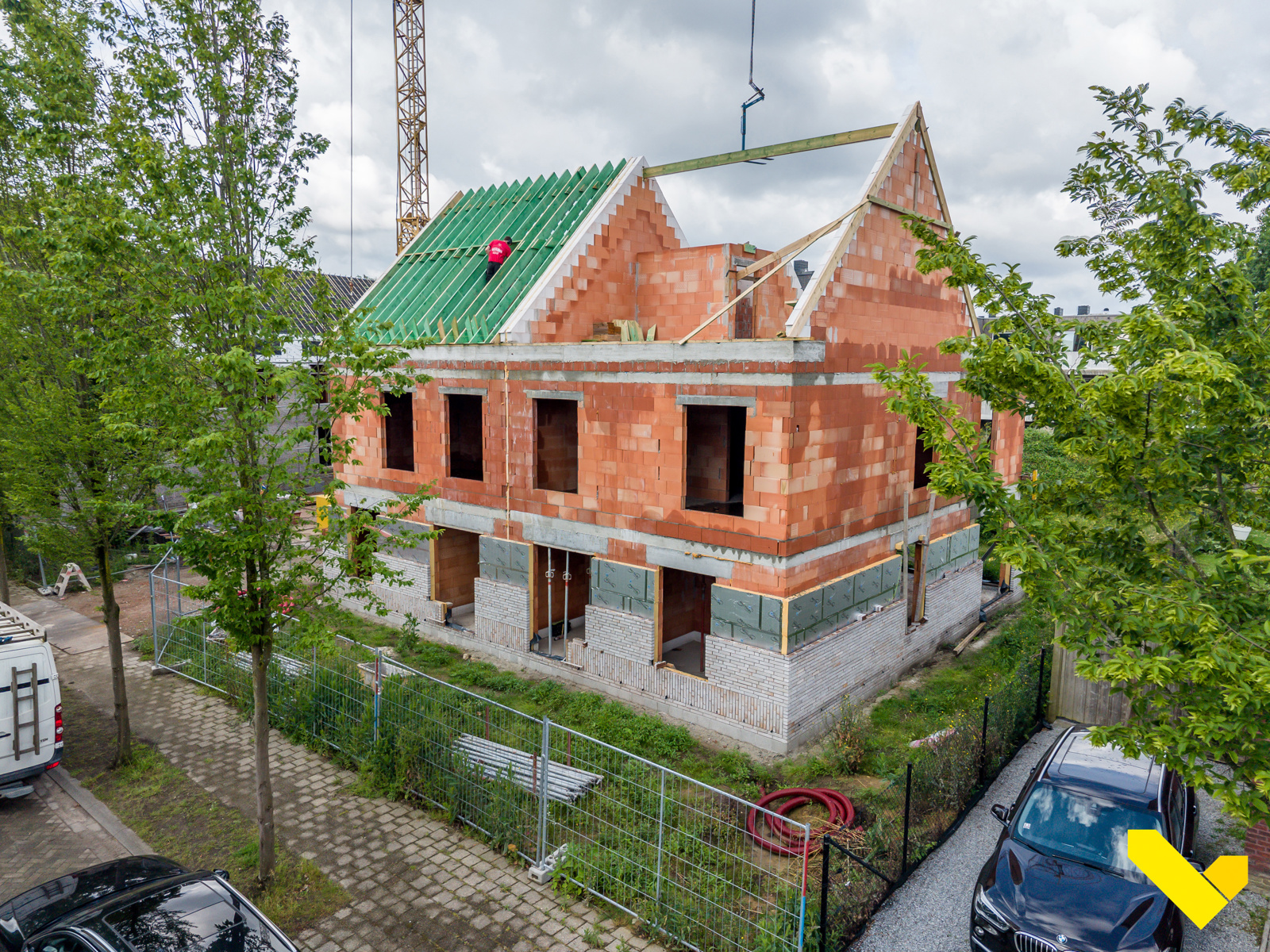 Halfopen moderne pastorijwoning in een doodlopende straat - foto 5