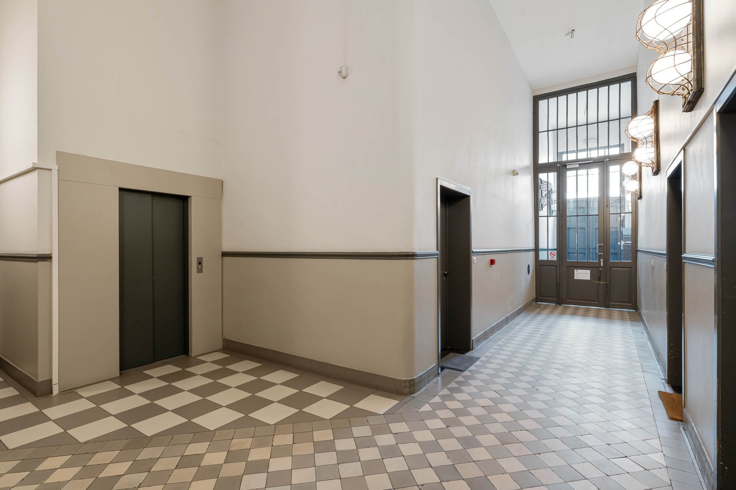 Instapklaar appartement met 2 slaapkamer in loft-gebouw in volle centrum ! - foto 4