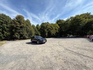 <u><strong>Prijs afhankelijk van aantal m² (bespreekbaar)</strong></u><br /><br />Dit modern en goed bereikbaar <strong>OPSLAGGEBOUW </strong>biedt <strong>DIVERSE COMPARTIMENTEN </strong>met oppervlaktes vanaf 20 m². Zowel <strong>PARTICULIEREN </strong>als <strong>BEDRIJVEN </strong>die op zoek zijn naar extra opslagruimte vinden hier een geschikte oplossing. Daarnaast beschikt elke ruimte over <strong>ELEKTRICITEIT</strong> en <strong>VERLICHTING</strong>, wat het gebruik bijzonder praktisch maakt.<br /><br />Dankzij de snelle beschikbaarheid en<strong> FLEXIBELE HUURTERMIJNEN </strong>wordt er maximaal ingespeeld op uw noden, zowel voor korte als langere periodes. Nabij het opslaggebouw bevindt zich een openbare parking dat <strong>VOLDOENDE PARKEERGELEGENHEID</strong> biedt. <br /><br />U heeft de mogelijkheid om één of meerdere <strong>COMPARTIMENTEN </strong>te huren, of om te opteren voor de <strong>VOLLEDIGE </strong>beschikbare <strong>OPPERVLAKTE</strong>. <br /><br /><strong>Adres:</strong> Enclus du Haut 41 - 7750 Mont-de-l'Enclus<br />Onmiddellijk beschikbaar!<br />Huurprijs: vanaf €150,00