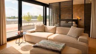 <p><span>Bienvenue dans cet appartement opulent, situé dans l'endroit le plus exclusif d'Anvers, avec des vues à couper le souffle sur le majestueux fleuve Escaut. Entrez dans une oasis de tranquillité, où l'architecture moderne se marie parfaitement avec le confort et la sophistication.</span></p><p><span>En entrant dans cet appartement, vous êtes immédiatement accueilli par un salon lumineux, équipé de grandes fenêtres qui donnent sur l'Escaut scintillant au soleil du soir. La lumière naturelle met en valeur les magnifiques détails de l'intérieur et crée une atmosphère sereine qui invite à la détente.</span></p><p><span>La cuisine est un chef-d'œuvre d'éléments de design modernes et d'appareils électroménagers de haute qualité. Les amateurs de cuisine peuvent y montrer leurs talents et profiter des vues panoramiques tout en préparant leurs plats préférés.</span></p><p><span>La chambre à coucher confortable est séparée du salon par des portes coulissantes pratiques. En face du salon se trouve un dressing séparé, où vous pouvez ranger vos vêtements et accessoires de manière organisée et élégante. Une petite salle de bains se trouve derrière, équipée d'une douche à l'italienne et d'un lavabo.</span></p><p><span>Cet appartement de luxe sur l'Escaut incarne la vie citadine ultime, combinée à la paix et à la sérénité que la nature a à offrir. Découvrez le meilleur des deux mondes en profitant de ce coin de paradis unique au cœur d'Anvers.</span></p>