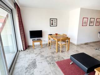 Appartement avec 2 terrasses proche de la digue<br />Appartement situé dans une rue calme à ± 650 m de la digue. Il dispose d’une cuisine ouverte sur le séjour, 2 chambres et une salle de bains avec baignoire et double lavabo. WC séparé, cuisine entièrement équipée et 2 terrasses. Débarras et cave incluse.<br /><br />PEB : 181 kWh/(m²) – Label B<br />Plus d’infos et documents sur immodepanne.be