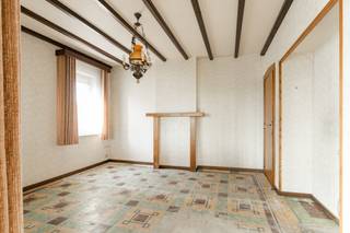 Bent u op zoek naar een woning met karakter, ruimte en een uitzonderlijke ligging? Dan is deze te renoveren woning aan de Waubergstraat 35 te...