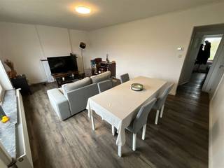 Mooi appartement te Wevelgem, op de tweede verdieping. Inkom, living met mooi uitzicht, kleine ingerichte keuken met frigo (en kleine...