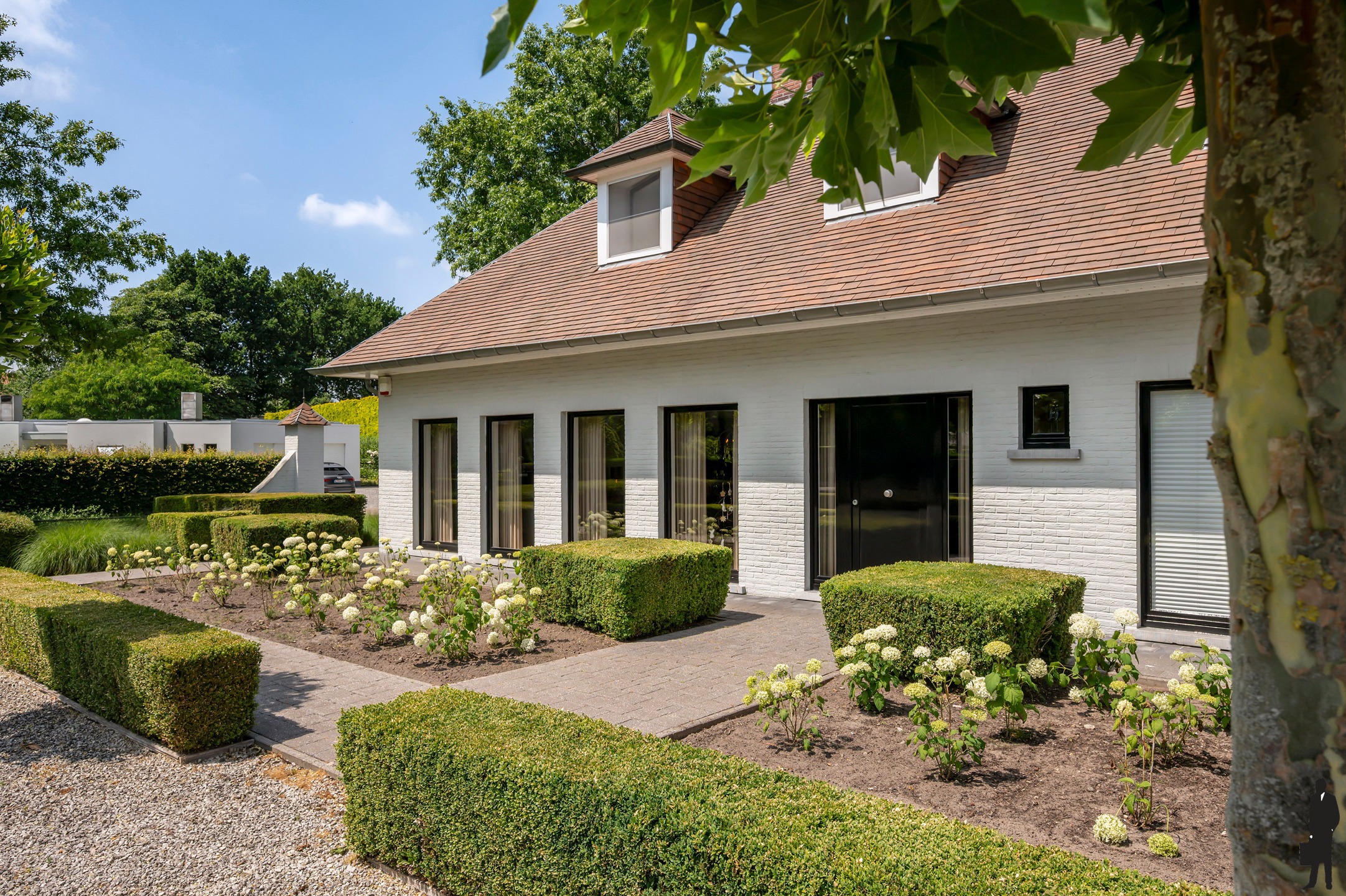 Tijdloze villa op perceel van ca. 1287 m².  - foto 2