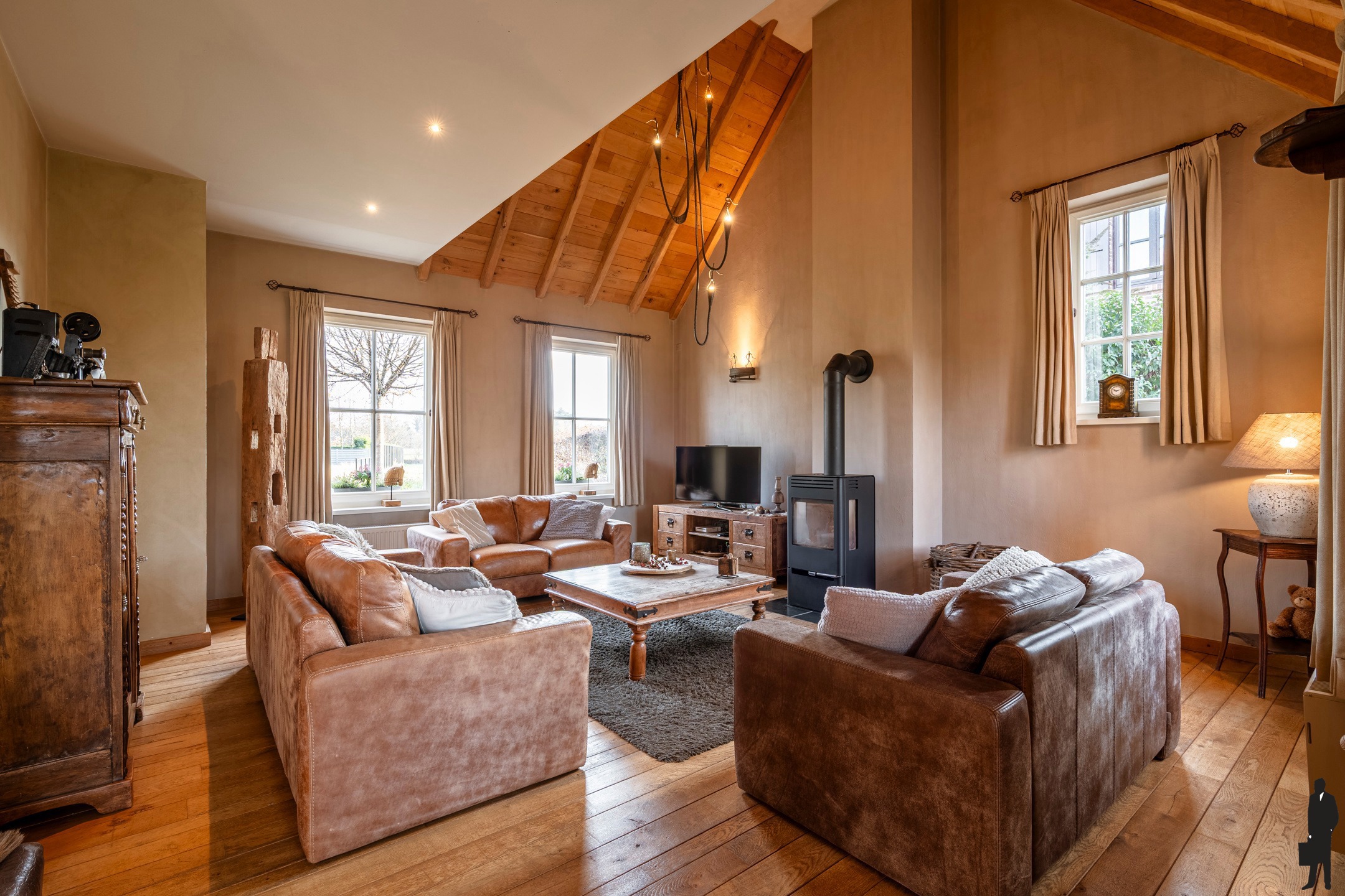 Villa met 4 tot 5 slaapkamers, weiland en paardenstallen (2) - foto 5