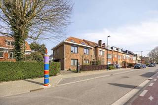 Op zoek naar een huis met verschillende troeven te koop in Wemmel? Ontdek deze indrukwekkende woning met en grote bewoonbare oppervlakte , oprit...