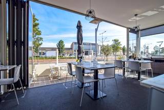 Tophorecazaak met woonst op de Kaai in Nieuwpoort – Huur of Huurkoop mogelijkOp een AAA-locatie in hartje Nieuwpoort-Stad, pal aan de Kaai, bieden...