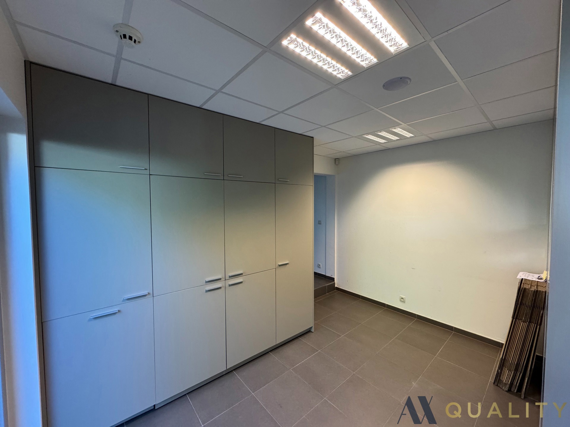 Veelzijdig handelspand te huur in het centrum van Sint-Amands - foto 5