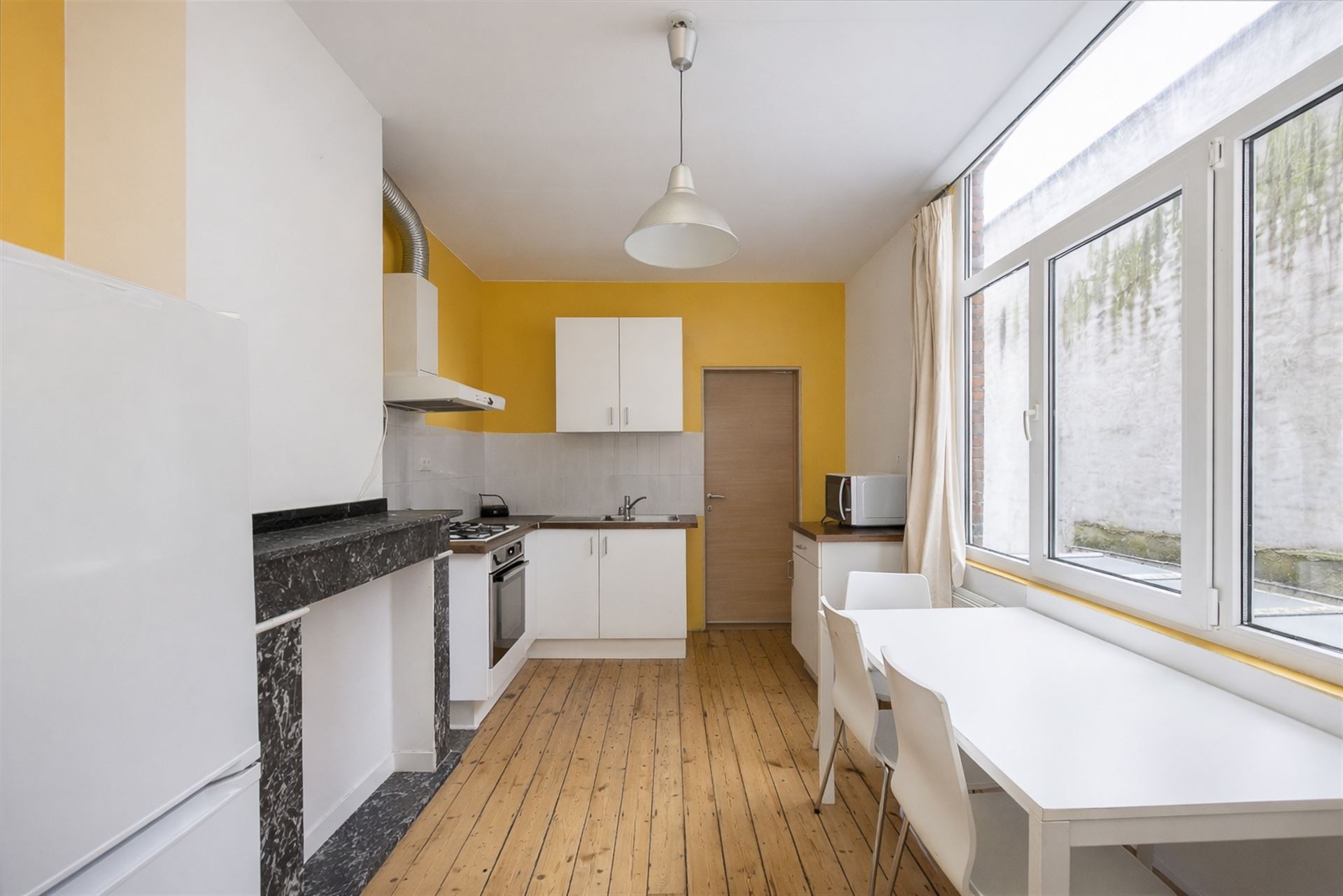 Charmant en lichtrijk appartement met authentieke elementen - foto 4