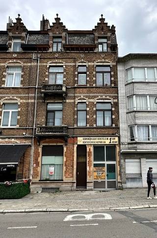 Albert Affligem presents to you this rental property in Anderlecht. The building is fully rented. For more information, you can call Robbe...
