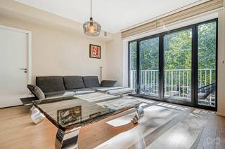 ✨ SCHAARBEEK | VOLTAIRELAAN 48<br /><br />Informatie en bezoeken met Frédéric Top via 0472 34 44 08<br /><br />🏡 115 m² comfort, licht en moderniteit<br /><br />Een echte coup de cœur voor dit prachtige appartement met 2 slaapkamers + bureau, gelegen op de 4e verdieping van een recente residentie uit 2019.<br /><br />Dit doorzonappartement baadt in het licht en biedt een bijzonder aangename woonkwaliteit:<br /><br />✨ 115 m² bewoonbare oppervlakte<br />🛏️ 2 slaapkamers + 1 bureau<br />🛁 1 badkamer + 1 douchekamer<br />🌿 Balkon van ± 4 m²<br />🚗 Privéparking als extra optie aan €40.000<br />📦 Grote kelder van ± 6 m²<br />☀️ Driedubbele beglazing<br />⭐ Kwalitatieve afwerking<br />🔥 EPC A-<br /><br />En vooral… geen werken nodig: u hoeft alleen maar uw koffers neer te zetten en meteen te genieten van uw nieuwe thuis.<br /><br />Een modern, lichtrijk en perfect onderhouden appartement in een recente residentie, in het hart van Schaarbeek.<br /><br />📍 Voltairelaan 48 – 1030 Schaarbeek<br /><br />👉 Een echte parel die u snel moet ontdekken.<br /><br />📩 Interesse in een bezoek? Neem contact op met Bruxelles Europe via 02/478.67.49<br /><br />#Schaarbeek #Brussel #VastgoedBrussel #AppartementBrussel #AppartementTeKoop #WeInvest #WeInvestBruxellesEurope #Voltairelaan #CoupDeCoeur #Vastgoed #BrusselVastgoed