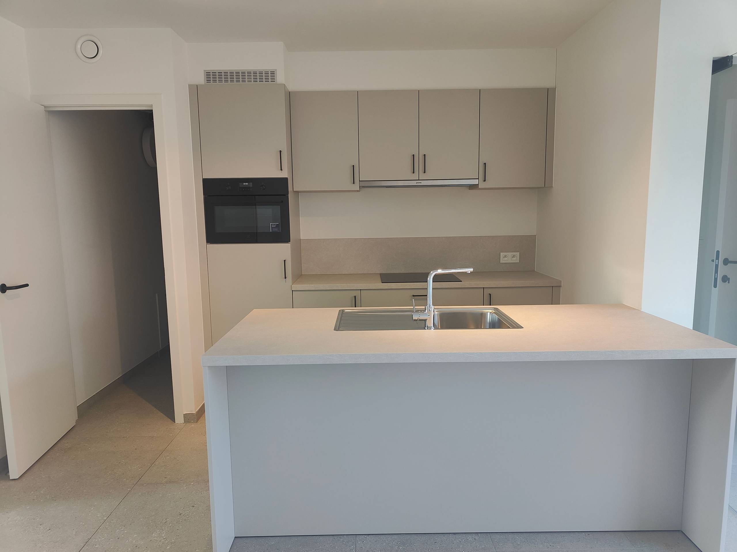 Nieuwbouwappartement met 2 slaapkamer en balkon te Sint-Kruis. - foto 4