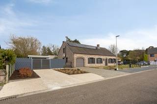 Op zoek naar een instapklare woning met veel ruimte én moderne energievoorzieningen? Deze verrassend ruime woning in Bolderberg biedt 226...