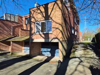 SINT NIKLAAS - Vous êtes à la recherche d'un appartement spacieux et facile d'accès avec un garage et un sous-sol spacieux ?Ce bien est peut-être...