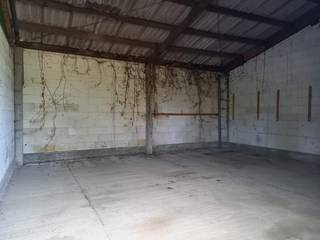 Ruime loods te huur in het centrum van Staden.<br />Kan gebruikt worden op opslagruimte.