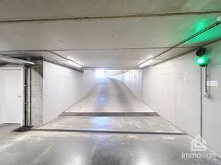 PLUSPUNTEN:+ oppervlakte: 13 m²+ parking P16+ onmiddellijk beschikbaar+ toplocatie in Bocholt centrumALGEMEEN:Ondergrondse parkeerplaats in...