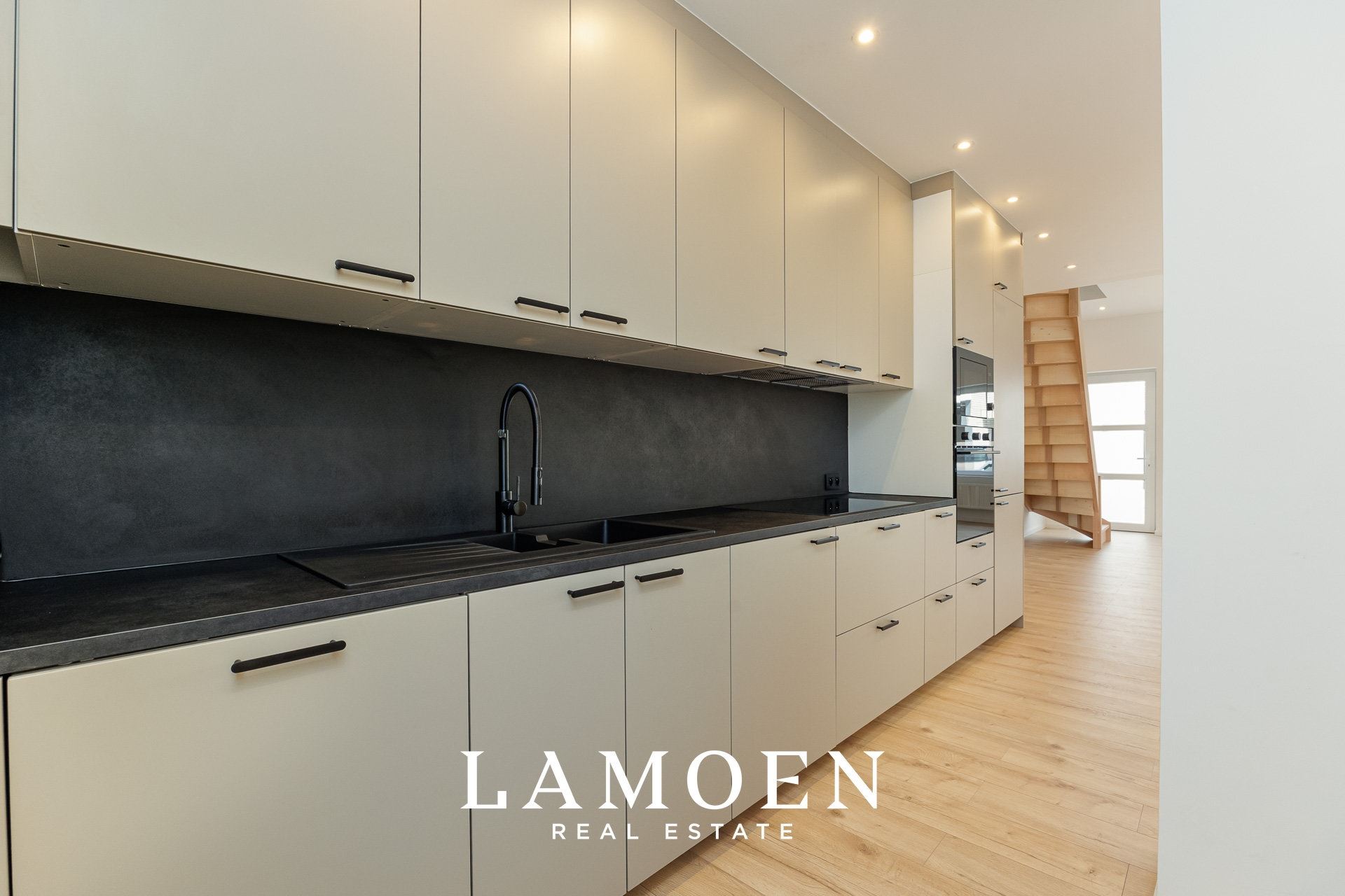 Smaakvol gerenoveerde woning in het centrum van Rumst - foto 5