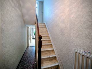 Discover this spacious house in need of renovation, offering great potential for a personalized family home or an investment project. Ideally...