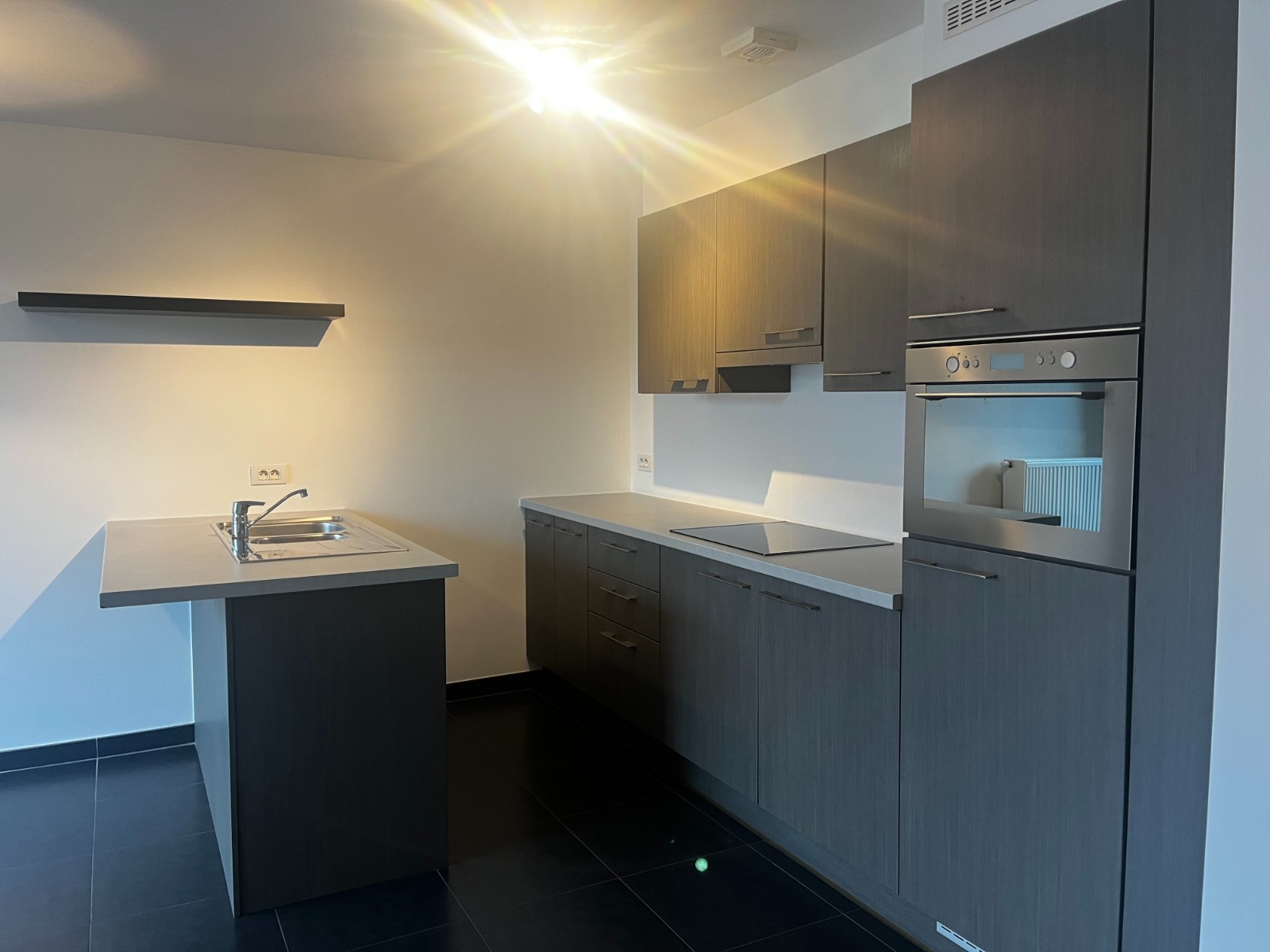 Centraal gelegen 1 slaapkamer appartement met autostaanplaats - foto 5