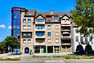 Centraal gelegen appartement op een boogscheut van de gezellige markt van Eeklo, met mooi zicht gelegen op de vierde verdieping en voorzien van...