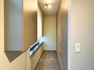 Gerenoveerde woning met 3slaapkamers en terras.  Indeling: gelijkvloers: ruime inkomhal met inbouwkasten, wc, badkamer ,lichtrijke woonkamer,...