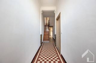 Charmante ééngezinswoning (gerenoveerd in 2004), nabij het centrum van Broechem, met goede aansluiting voor openbaar vervoer en op wandelafstand...