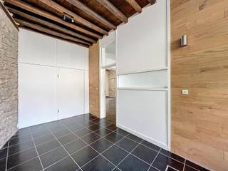 Bent u op zoek naar een handelspand op een toplocatie? Dit gelijkvloerse pand ligt op korte loopafstand van diverse winkels en voorzieningen, wat het...