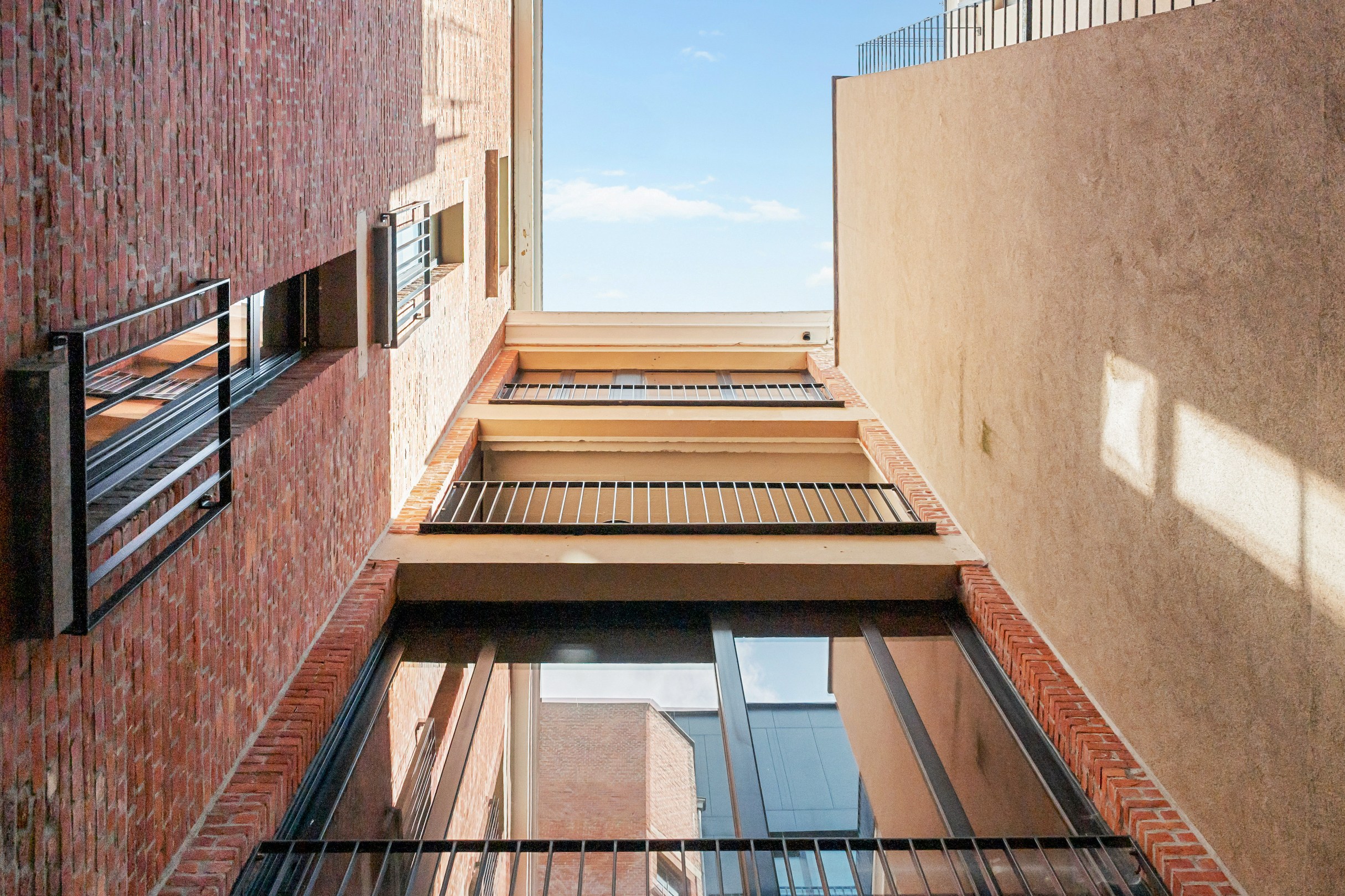 Triplex architectural avec terrasse en emplacement de choix - photo 3