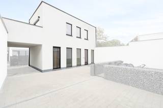 koop: duplex appartement in het hart van Berlare, op het Dorp en vlak bij het Kasteelpark en de Gratiebossen.Dit recente appartement (bouwjaar 2018)...