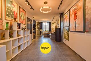 Instapklare gezinswoning met 3 slaapkamers te Nieuwpoort-Stad op 140 m². De woning is in 2018 gerenoveerd en beschikt over 3 slaapkamers en...