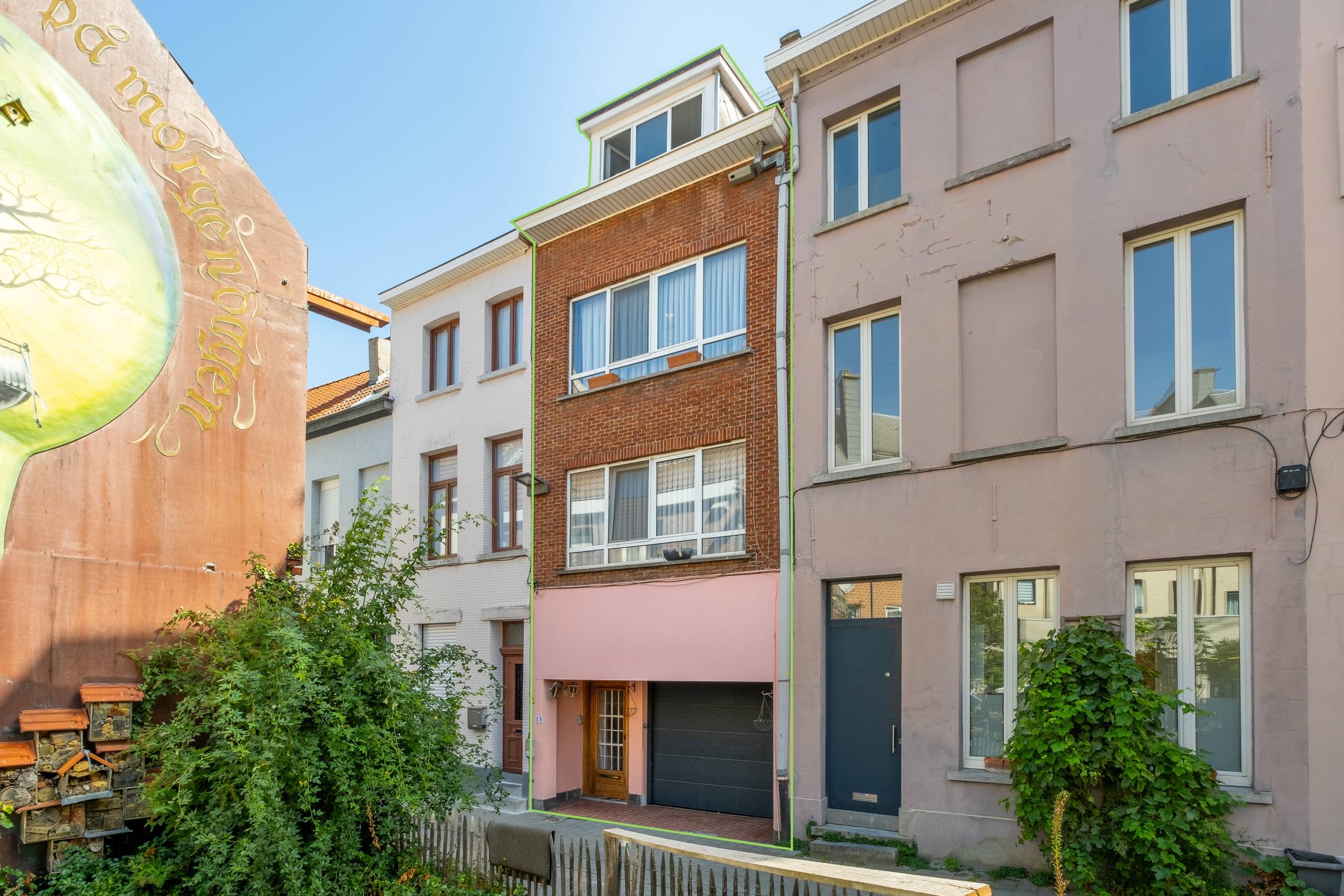Leuke stadswoning met 4 slpkms en 2 badkamers! - foto 1