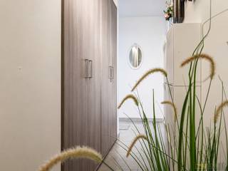 <p><strong>Instapklaar appartement met 3 slaapkamers</strong>,<strong> EPC-label A</strong>, <strong>zonnig terras én garage op toplocatie in Ronse.</strong><br />Op zoek naar een ruim, energiezuinig en instapklaar appartement? Dan is dit prachtige appartement met drie slaapkamers, EPC-label A en een zonnig terras absoluut een bezoek waard!<br />Dankzij de <strong>airconditioning </strong>in de leefruimte, muggenramen en <strong>regenwaterrecuperatie </strong>voor toilet en wasmachine geniet u hier van <strong>optimaal wooncomfort én een lage energiefactuur.</strong><br /><br /><strong>De ligging is een absolute troef:</strong> op <strong>wandelafstand </strong>van het centrum van Ronse, met winkels, scholen en openbaar vervoer binnen handbereik.<br /><strong>Extra pluspunt: </strong>een garagebox met elektriciteit en stopcontact is inbegrepen, ideaal voor uw wagen, fietsen of extra opslag.<br />Een energiezuinig, instapklaar appartement met alle comfort op een uitstekende ligging. </p>
<br /><strong>Indeling: </strong>Via de inkomhal met vestiaire en apart gastentoilet komt u terecht in de lichtrijke woonkamer, die rechtstreeks uitgeeft op het aangename zongerichte terras, uitgerust met een zonneluifel. De open, volledig uitgeruste keuken sluit hier naadloos op aan en beschikt over een praktische berging met aansluiting voor een wasmachine en droogkast.<br />Verder omvat het appartement drie volwaardige slaapkamers en een verzorgde badkamer met lavabo en douche.<br />Het gebouw is voorzien van een lift en biedt extra bergruimte dankzij een private kelderberging en een gemeenschappelijke fietsen- en afvalberging.<br /><br /><strong>Adres:</strong> Frédéric Bruneellaan 38 bus 301 te Ronse<br />Beschikbaar vanaf 1 september 2026<br />Huurprijs: €850/ maand + €40/maand syndic<br />EPC: 85 kWh/m² UC: EP12576 - label A