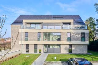 Energiezuinig gelijkvloers appartement met terras en tuin, zonnepanelen, 1 slaapkamer en ondergrondse parking op een rustige locatie in het...
