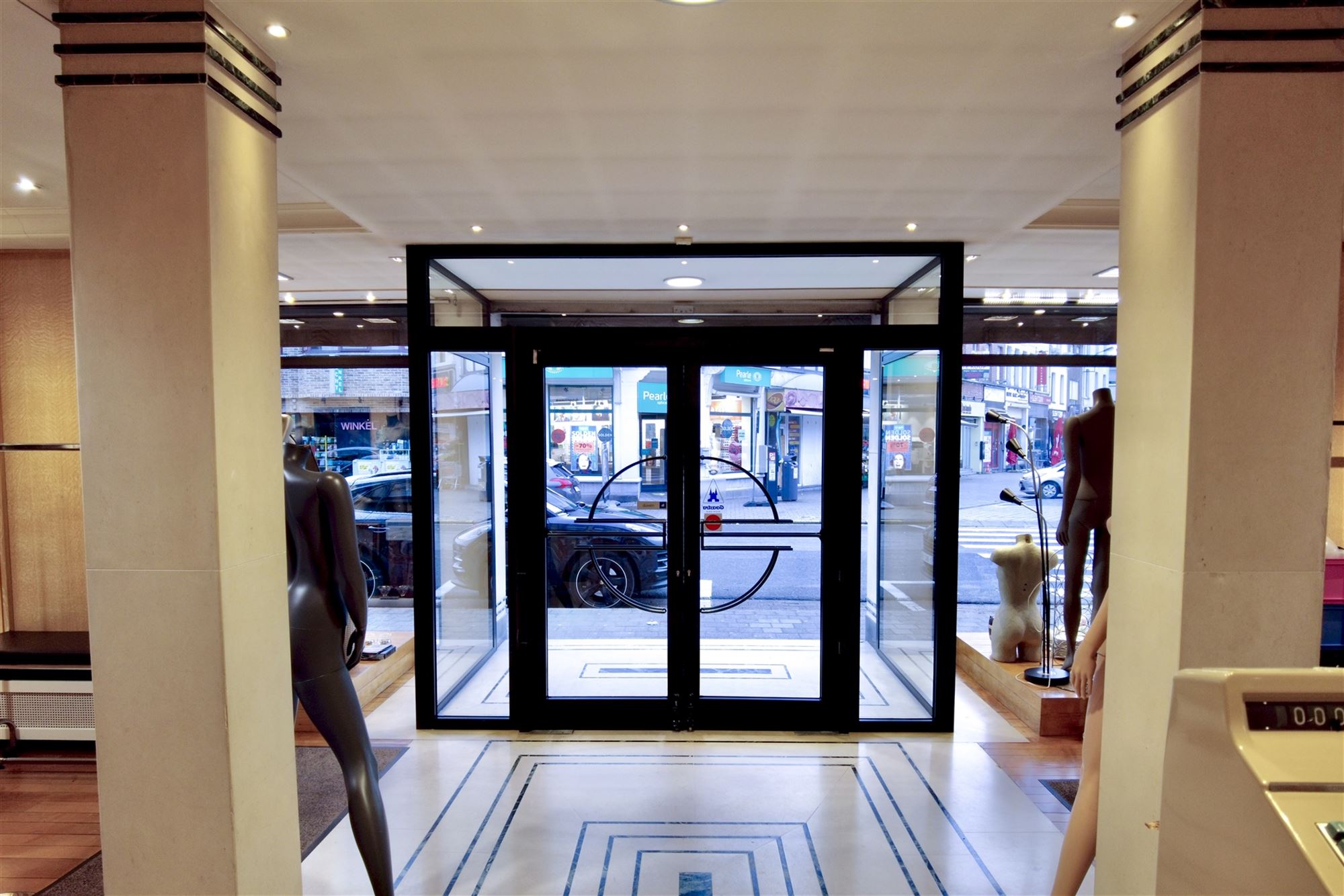 Commercieel pand met woonst op toplocatie. - foto 4