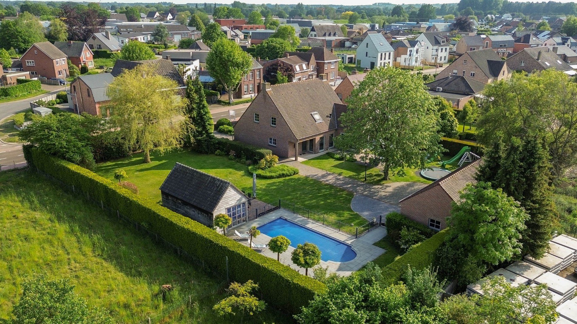 Prachtige ruime villa met naastliggende bouwgrond! - foto 1
