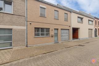PLAN JOUW BEZOEK: calendly.com/julimmo/omgangstraatVandaag nemen we je mee naar een instapklare woning in Mariekerke, langs de oevers van de Schelde...