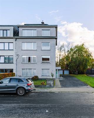 A la recherche d'un investissement stable et de qualité ? Cet immeuble bien entretenu comprenant 4 appartements et 4 garages est un complément idéal...